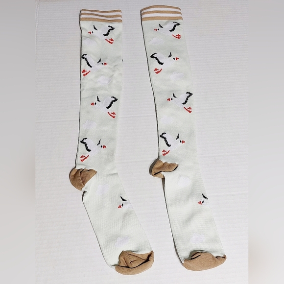 Light Colored L/XL Knee High Compression Socks - Picture 1 of 5